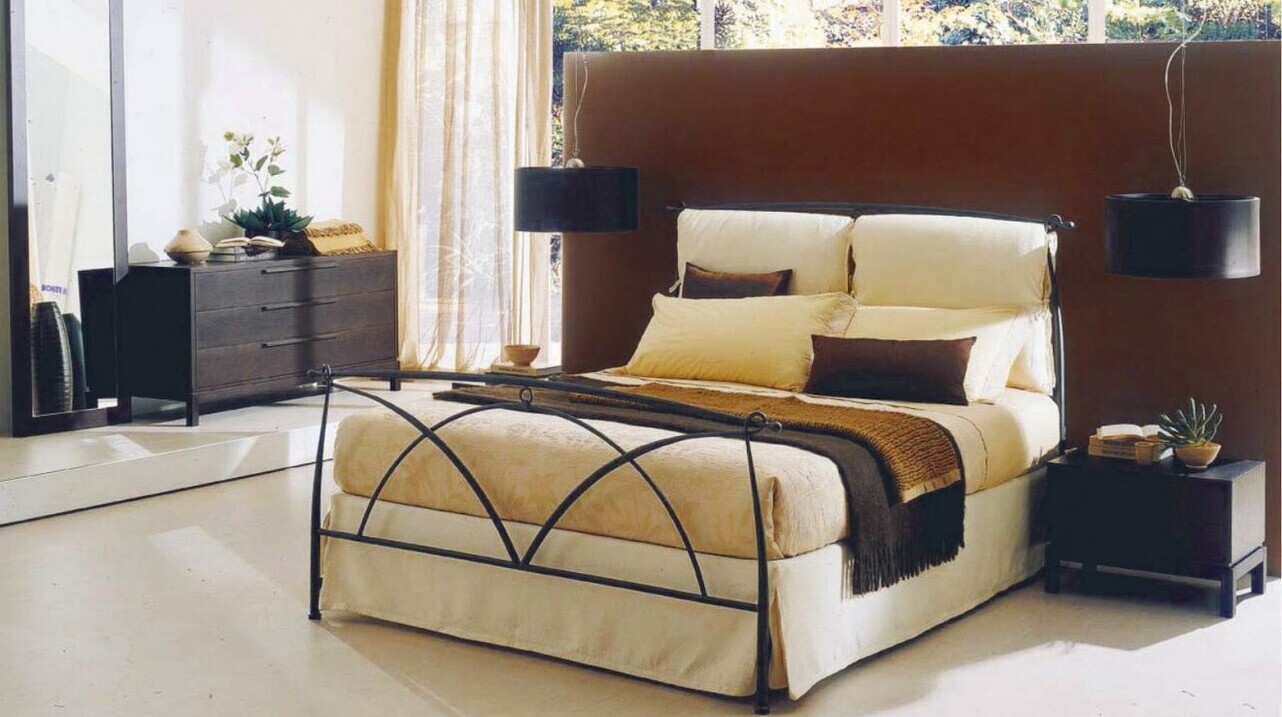 The wrought iron beds MANON